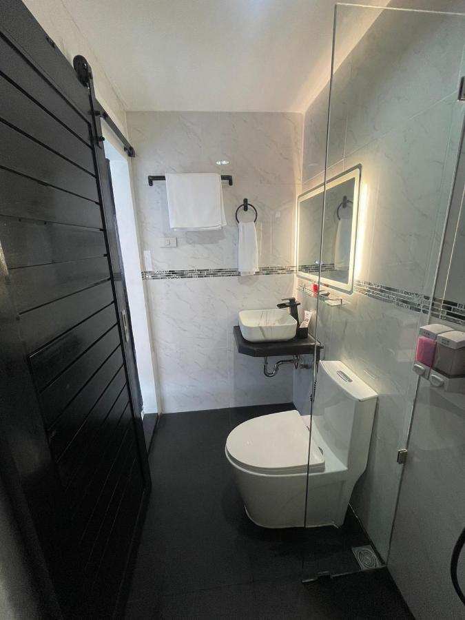 Thonglor Suites Hotel Bangkok Exterior foto